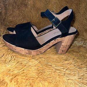 AE American Eagle sandal chunk 4” heel and platform foot